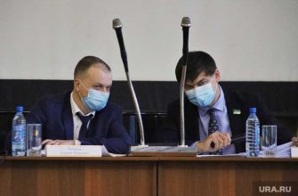 руководит курганом