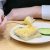 Свердловские власти проверят школу, где детей кормили сухпайками