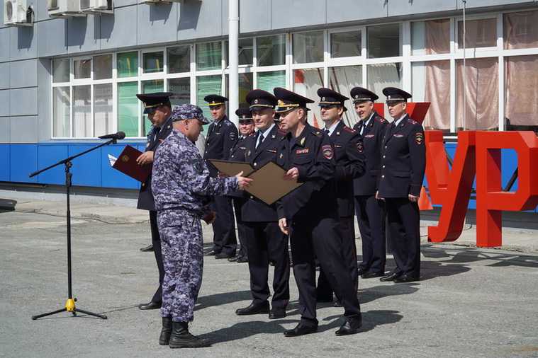 Курганских полицейских наградили после возвращения с Кавказа. Фото